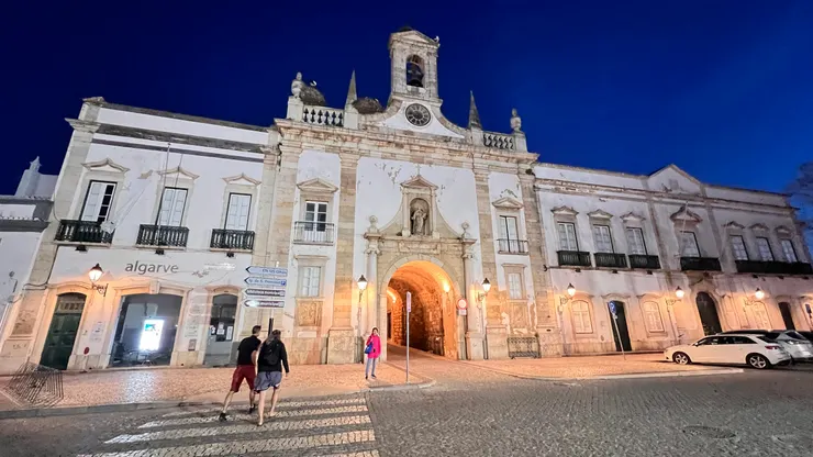 法魯老城維拉拱門夜景