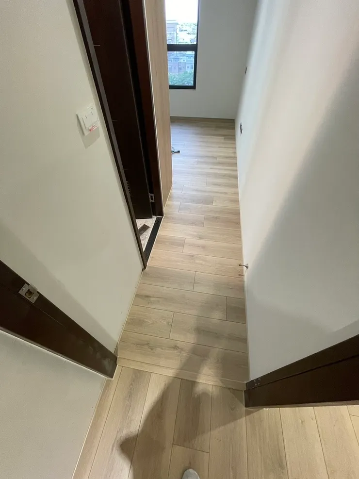 ▲ 職人等級的施工細節，體現於平整的銜接處，讓每一吋動線都充滿自然的節奏感。