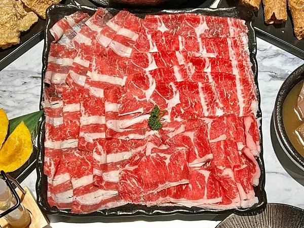 +（內湖火鍋）騰爐酸菜白肉鍋～特製酸菜白肉鍋Ｘ正宗川味麻辣鍋