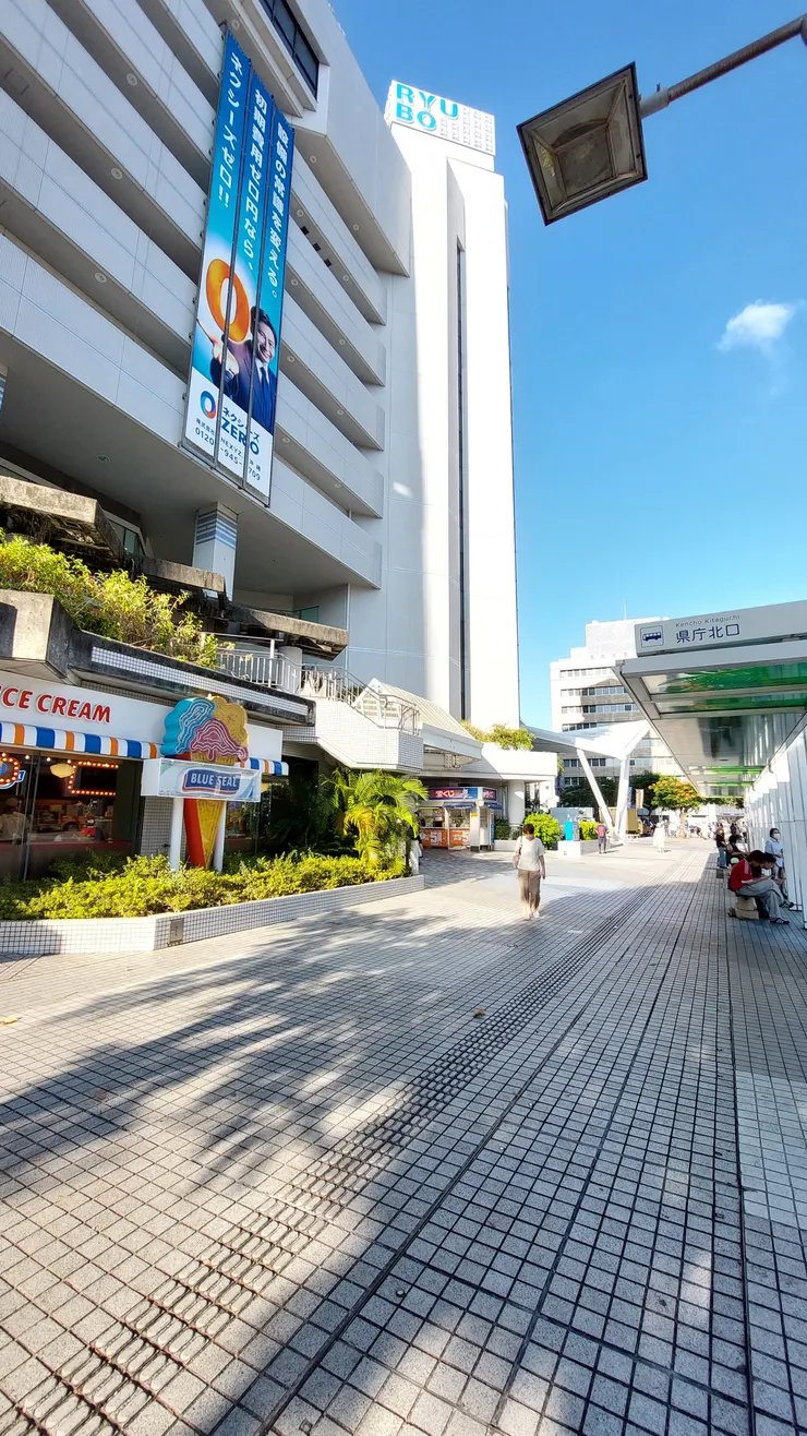 Blue seal冰淇淋-縣廳前站店側面