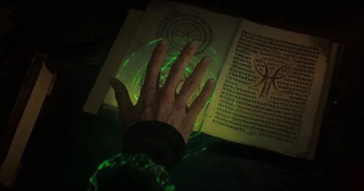 奇異博士使用時間寶石翻閱卡里歐斯卓之書