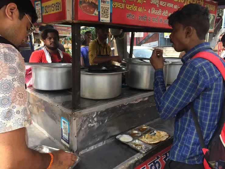 捷運站前的小攤