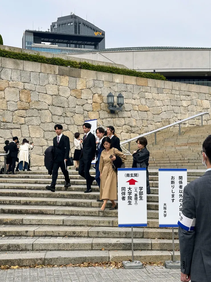 剛好在櫻花盛開的季節舉辦入學式的大阪大學