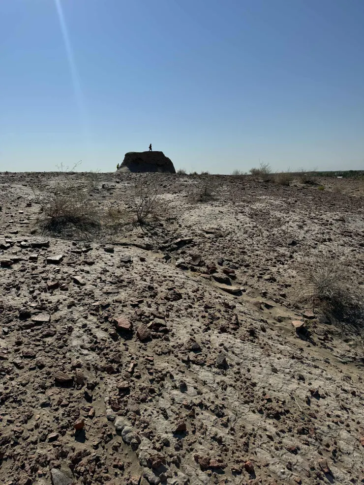 遠方的土牆是 Duman Qala 最明顯的遺跡