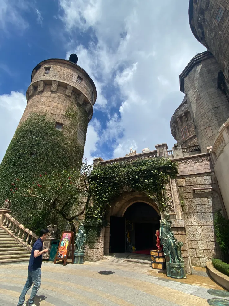 充滿歐式建築風情的法國村，是值得親子共遊，對於歐美觀光客來說這很像是越南版迪士尼