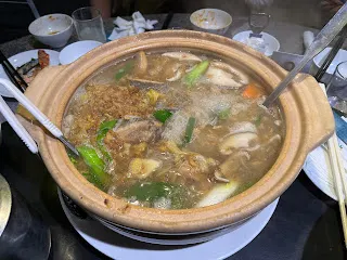 有缺點,或者做著看似徒勞無功的事情,那又如何呢?這代表自己就是一個再普通不過的平凡人罷了,不是什麼霸道總裁,也不會是什麼武林至尊,所以能把握的就是一步一步的感恩,這樣就算什麼也沒發生,也還有自己的感恩存在。