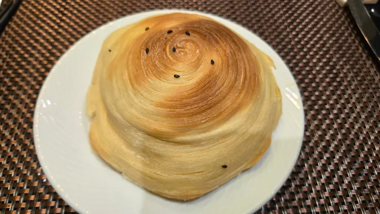 棟哥請大家吃特色酥皮