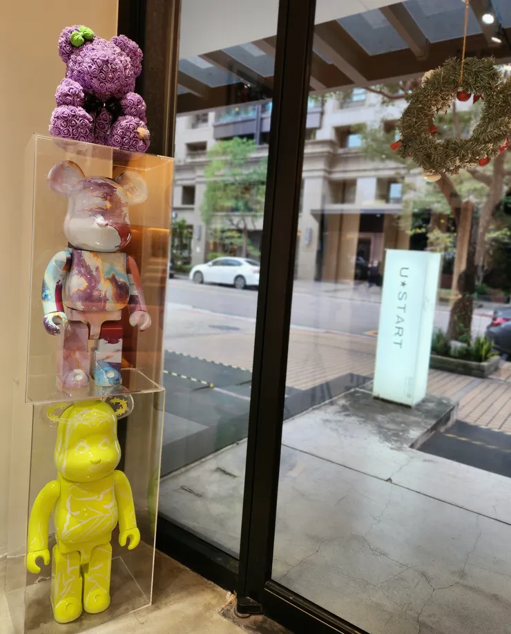 門口潮熊歡迎您