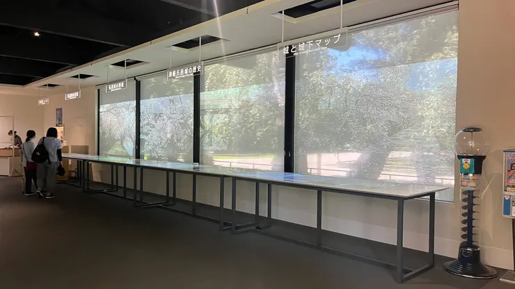 展示區以易懂的方式介紹津輕氏治下的城堡歷史、弘前城的建築分區等介紹。