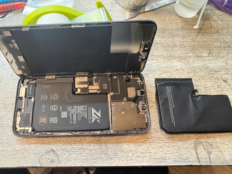 13 Pro Max電池膨脹案例