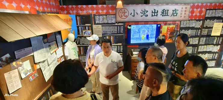 【媒體影音互動區!范姜介紹當年威京小沈贊助凌峰拍攝「八千里路雲和月」的秘辛。】