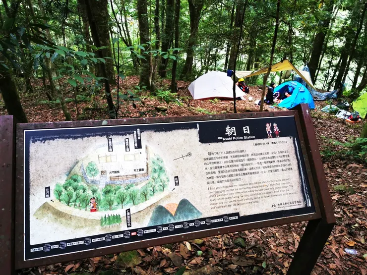 ▲朝日駐在所,已有一隊山友在此紮營(此處離水源最近,是白石駐在所之外最好的營地)。