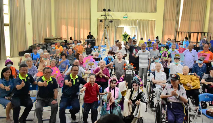 演出後與演員合影