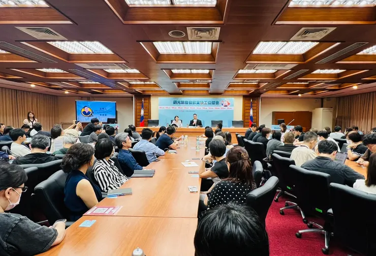 ▲1111人力銀行舉辦「觀光旅宿餐飲業缺工調查暨公聽會」，吸引產官業踴躍出席並建言。（圖／1111人力銀行提供）