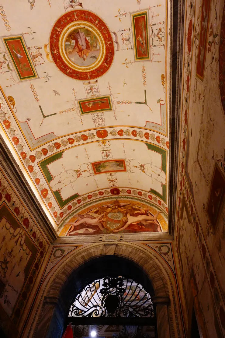 往博物館內部挺進的第一眼是這令人「哇」連聲讚嘆的走廊。