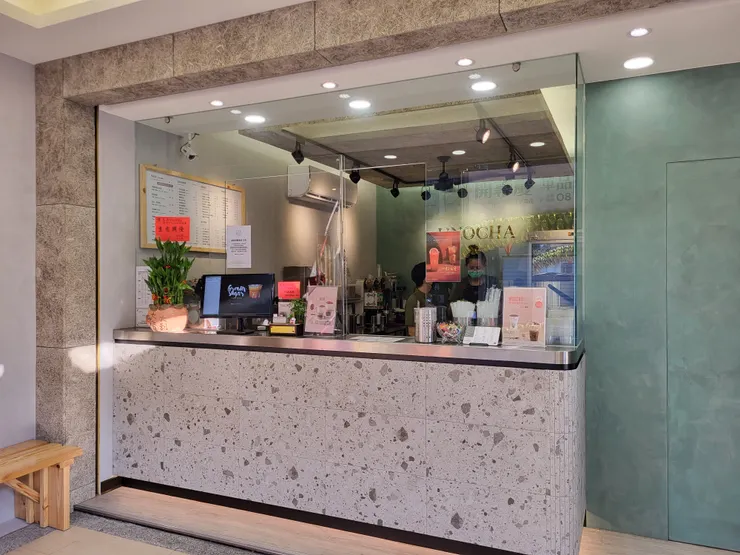 櫃檯是採用大理石的簡約風格 本人滿喜歡這種設計的