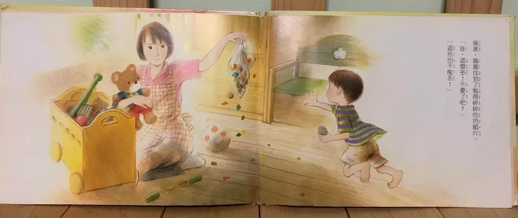 而每一個「丟不得」的物品，都用了這樣重複的方式呈現： 媽媽要丟⮕小健解釋留下它的原因。