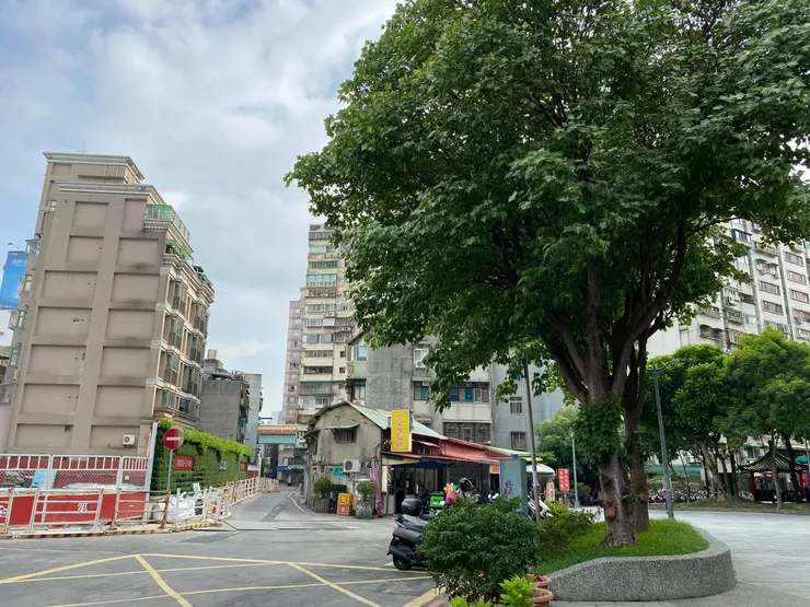 都市裡的不規則公園，跟水有關