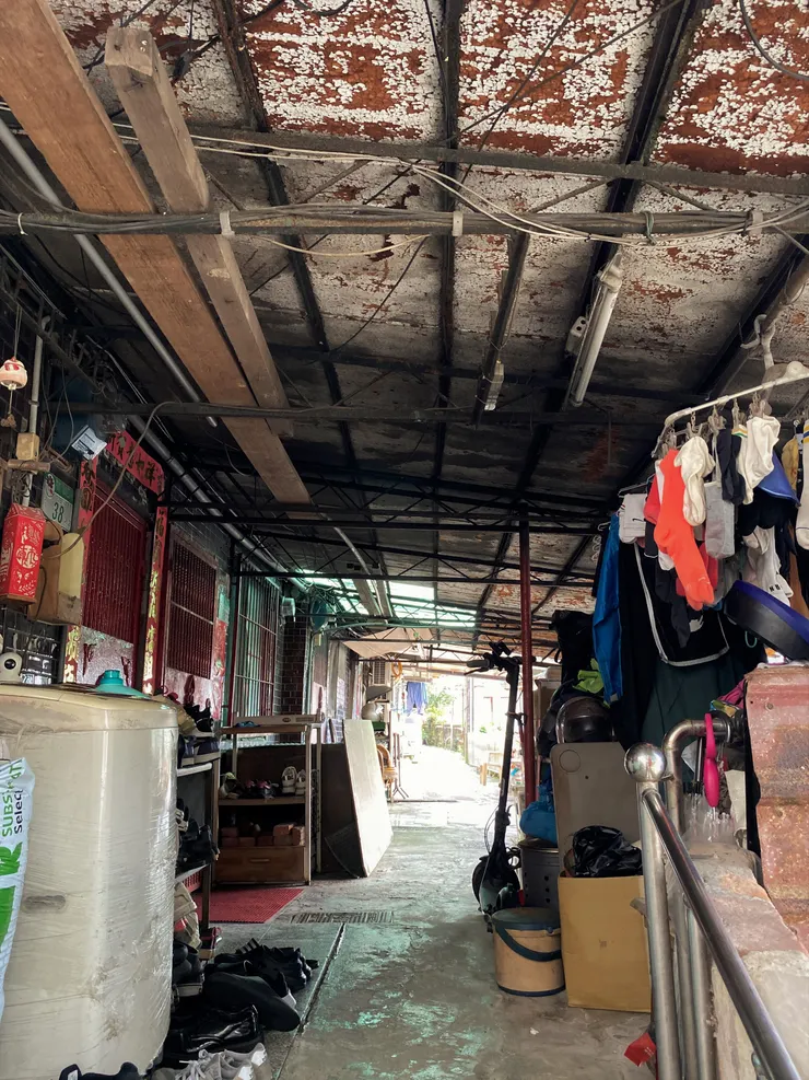 目前仍居住的居民，並不擁有土地所有權，只能向政府租賃土地暫居。（拍攝日期：2025/7）