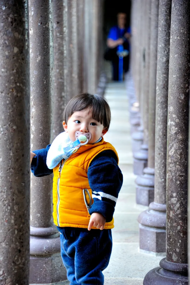 【迴廊不見修士沉思惟聞遊客讚聲！令人嘆為觀止的修道院迴廊，到處都很好拍。】
