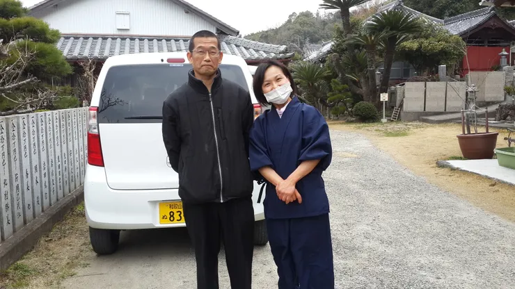 住持夫婦,字是男性寫的