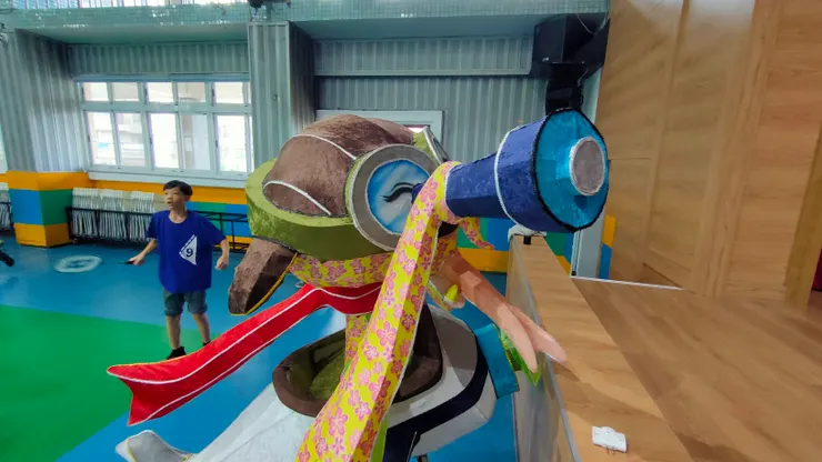 紙糊的外表與竹製的框架都落實了「循環再回收」的環保意念，符合SDGs的精神。