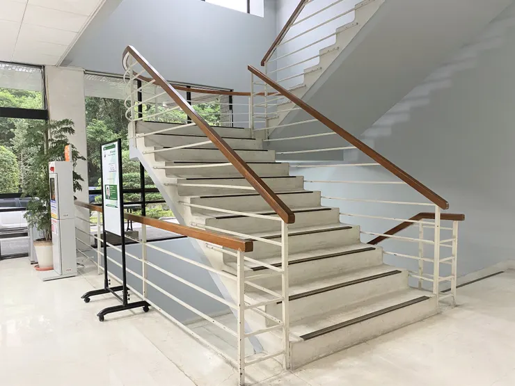 樓梯的水平欄杆設計