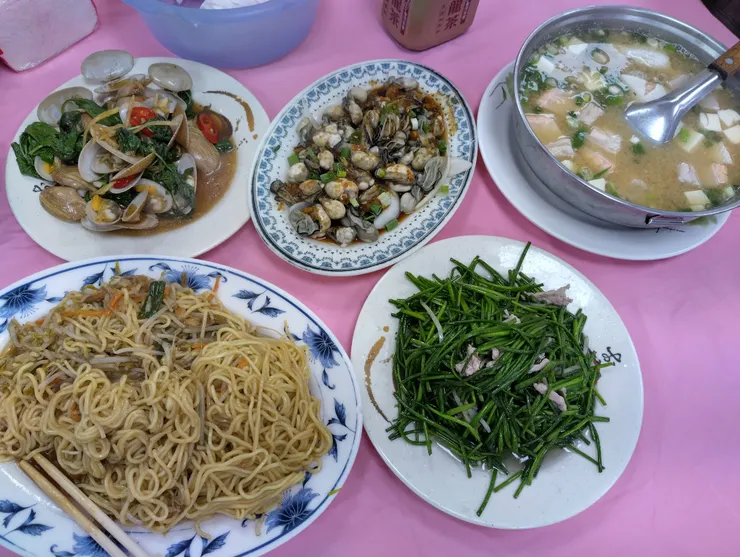 滿滿一桌菜要價1120