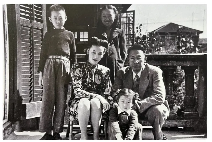 俞大綱夫婦與三個兒女攝於俞大維南京住宅。圖／俞啟木提供(翻攝自聯合副刊)
