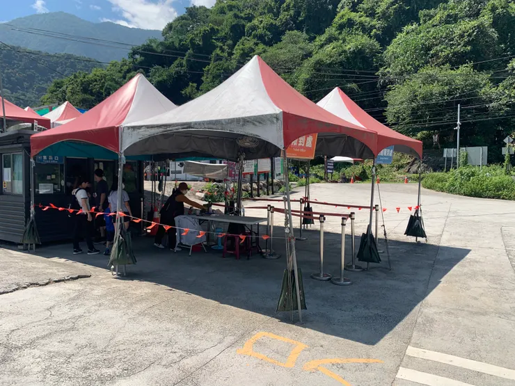 雙龍瀑布七彩吊橋報到處