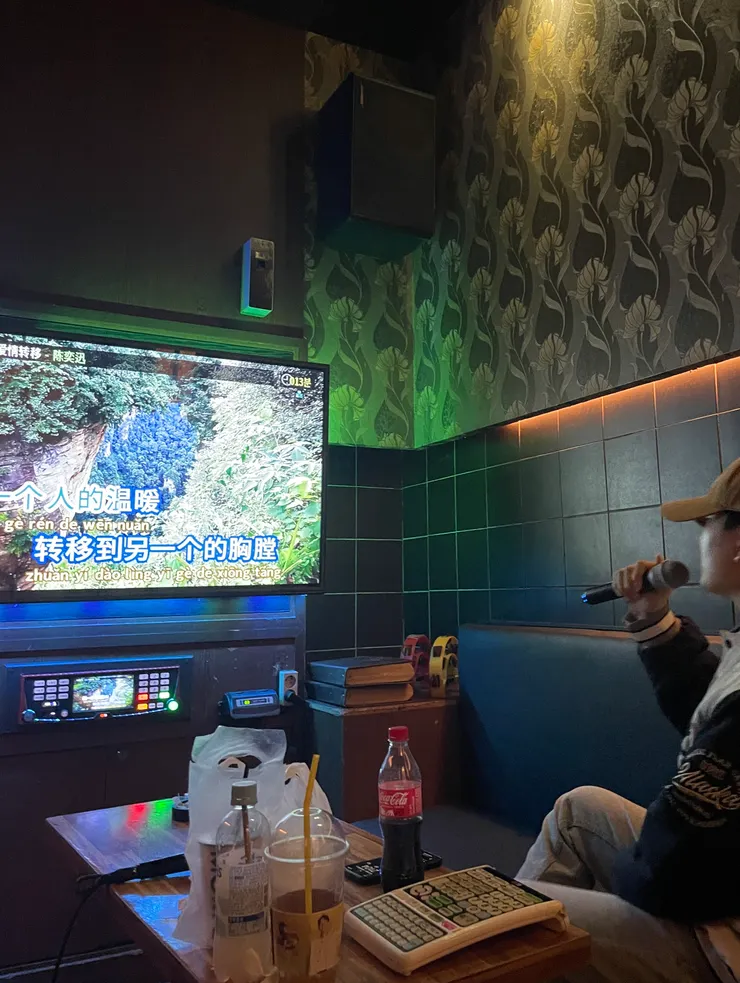 也是有中文歌可以唱