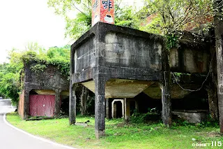 選洗完成的煤礦透過卸料口落下之後，會再經由輸送帶送到降煤場