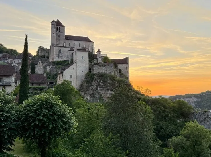 不同的時候，窗前不同的景色