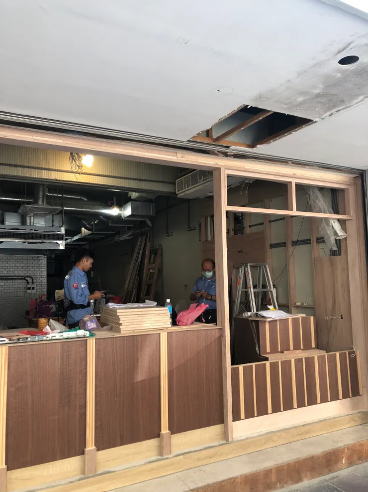 這回是一間賣可頌麵包的門店。