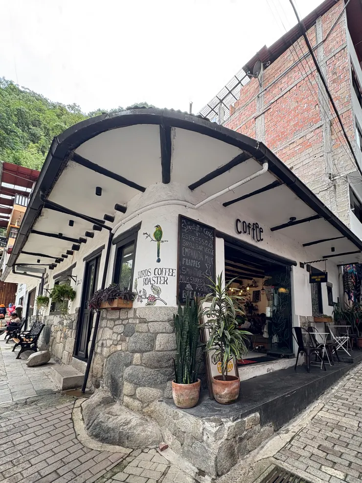 來到BIRDS COFFEE ROASTER和K會面