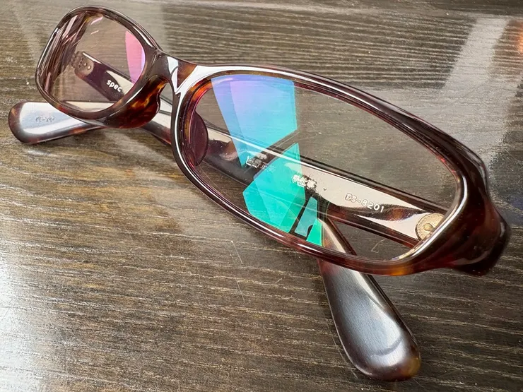 賽璐珞材質的手工鏡框