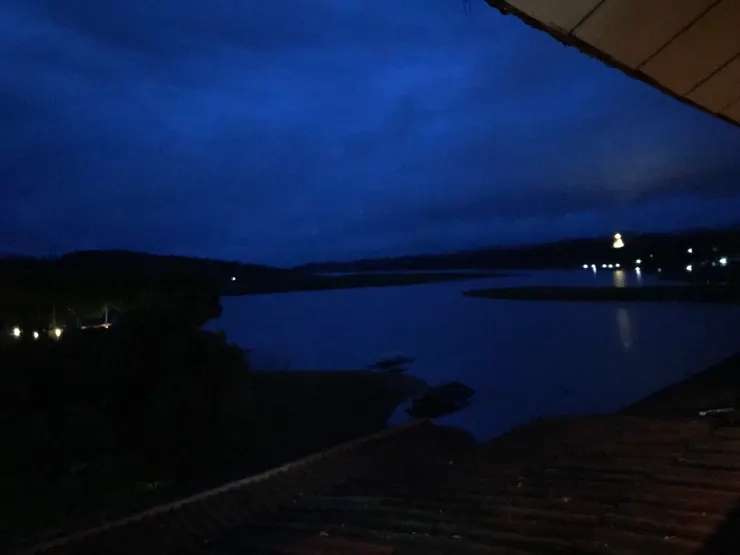 天還沒亮剛走到夢橋