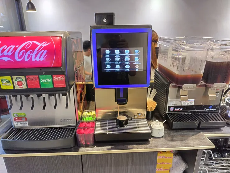 汽水機、咖啡機、紅茶、烏梅汁