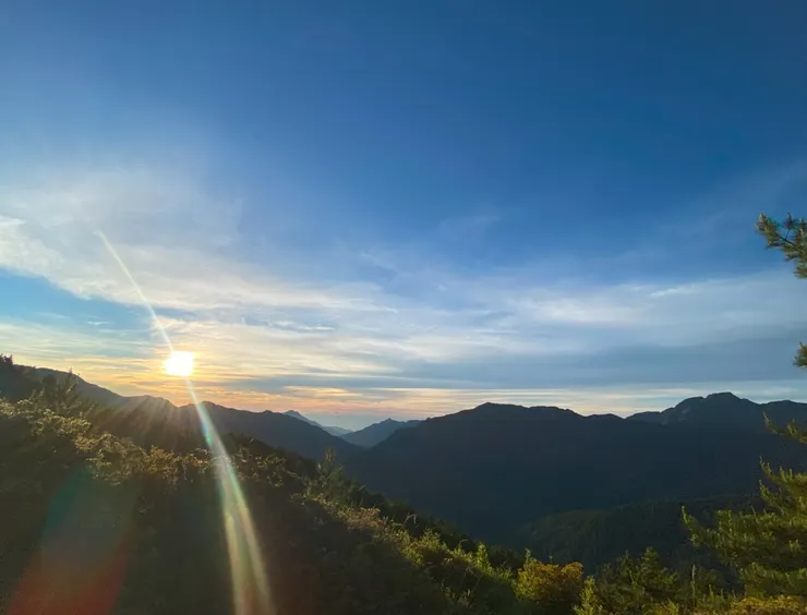 一閃而過的晨曦