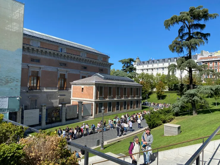 出博物館後發現排更長的人龍