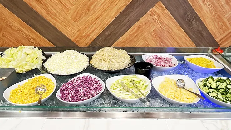 桃園吃到飽推薦│饗厚牛排桃園店:百元預算爽吃百道料理自助吧!