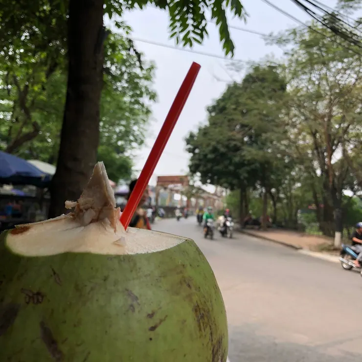 阿方請客的椰子水