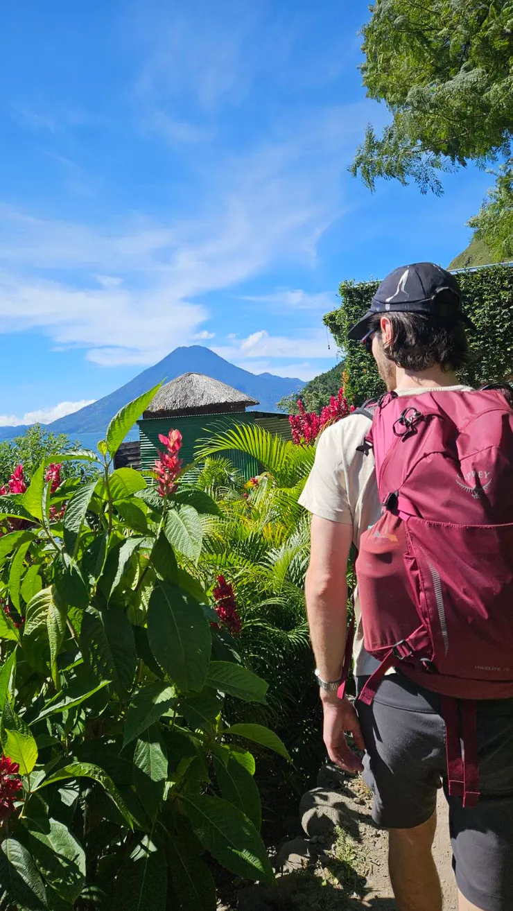 沿著湖邊健行, 大自然的顏色真美好