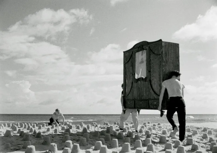 Two Men and a Wardrobe (1958)