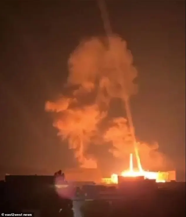 據報導，11月21日，第聶伯遭中程彈道導彈襲擊後濃煙滾滾升起。