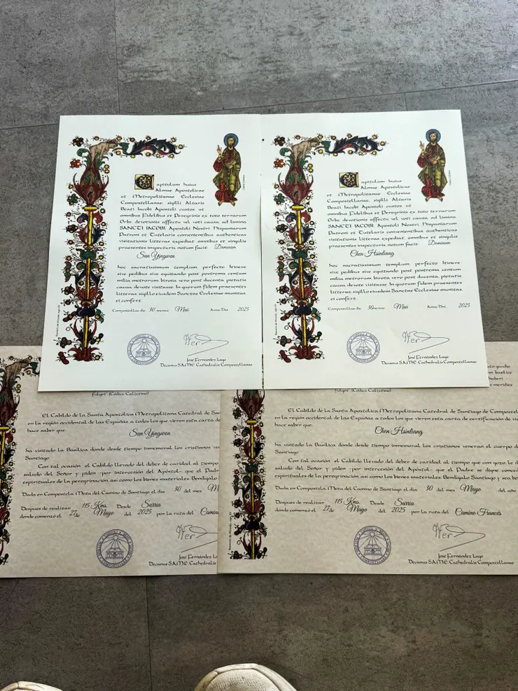 醬醬～～我和我老公的證書！！付3歐可以得到西班牙及英文版本的證書！（也可以選擇英文版本不需要多付3歐拿西班牙文的證書哦！）