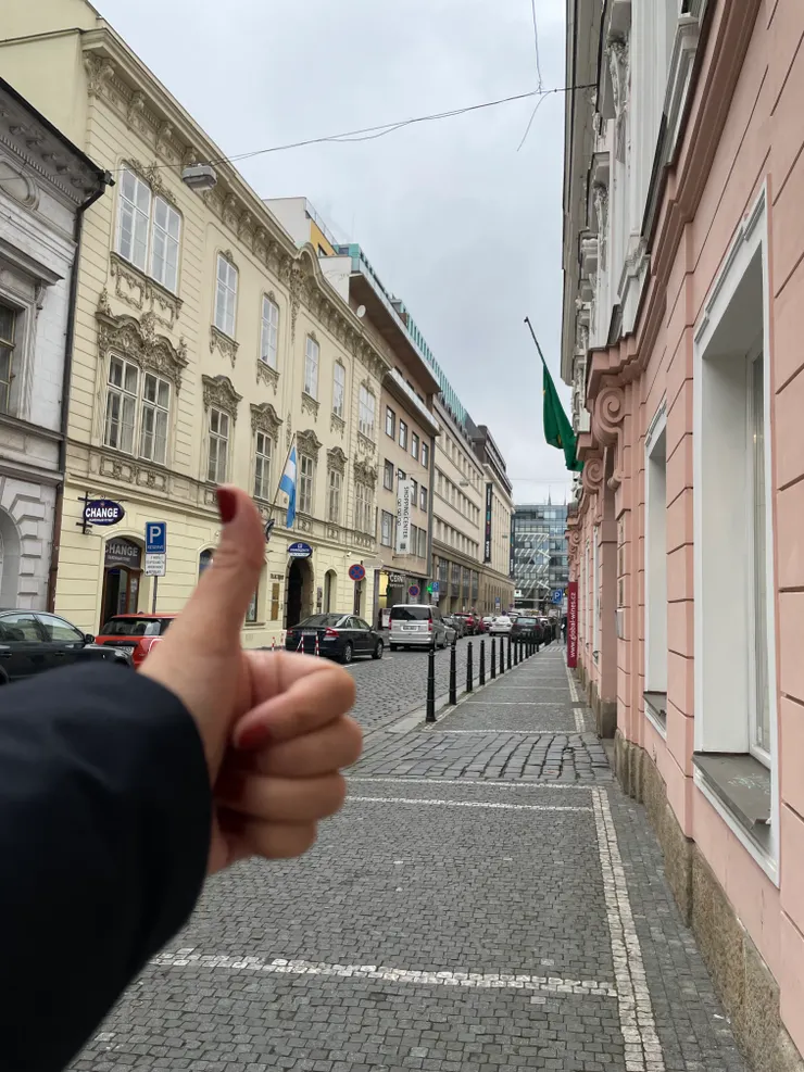 我在想應該是要表達慕夏博物館看得很開心吧？