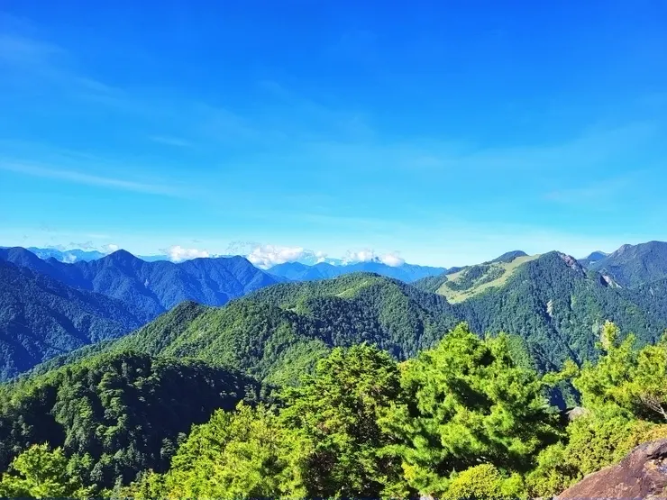 ▲火石山眺望雪山西稜稜線