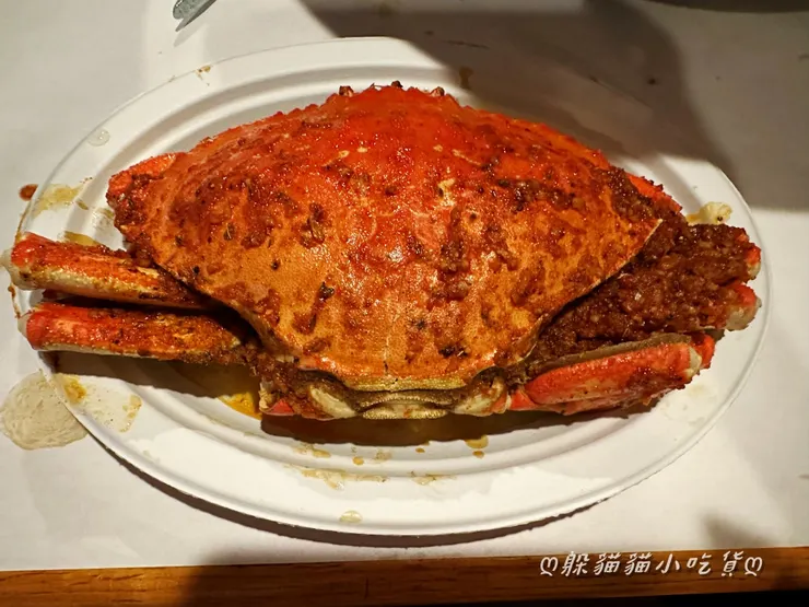 太平洋蟹比較小隻沒龍蝦搶眼，個頭也有喵的巴掌大