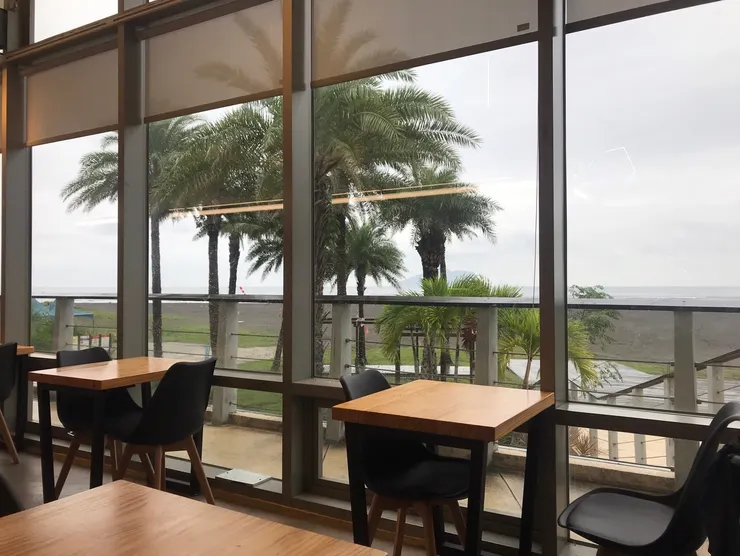 九號咖啡館窗外海景